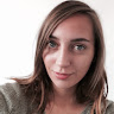 Simone zoekt een Kamer / Studio / Appartement / Huurwoning in Den Haag