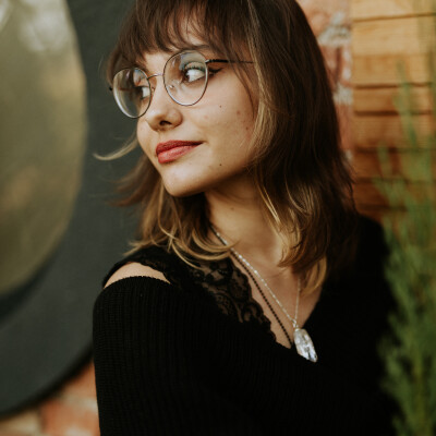 Claudia zoekt een Kamer / Studio / Appartement / Huurwoning in Den Haag