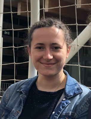 Hélène zoekt een Kamer / Studio / Appartement / Huurwoning in Den Haag