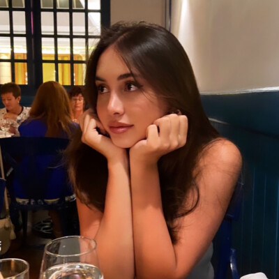 Zalina zoekt een Kamer / Studio in Den Haag