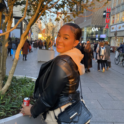 Jurivianne zoekt een Studio in Den Haag