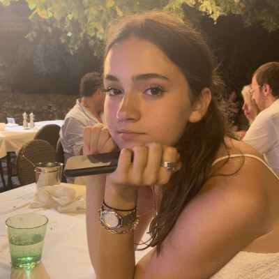 éléna zoekt een Kamer / Studio / Appartement / Huurwoning in Den Haag