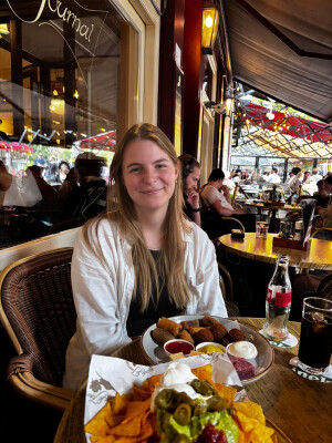 Misha zoekt een Kamer / Studio / Appartement / Huurwoning in Den Haag