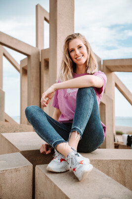 Rebekka zoekt een Kamer / Studio / Appartement / Huurwoning in Den Haag